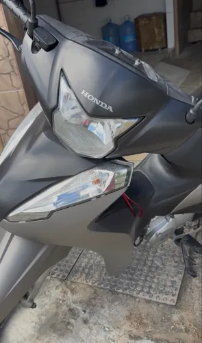 Vendo Biz 125 na cor cinza com preto
