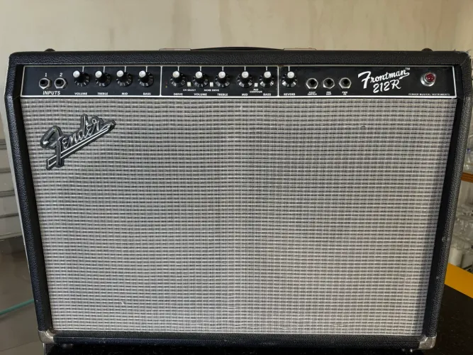 Amplificador Fender Frontman 212R