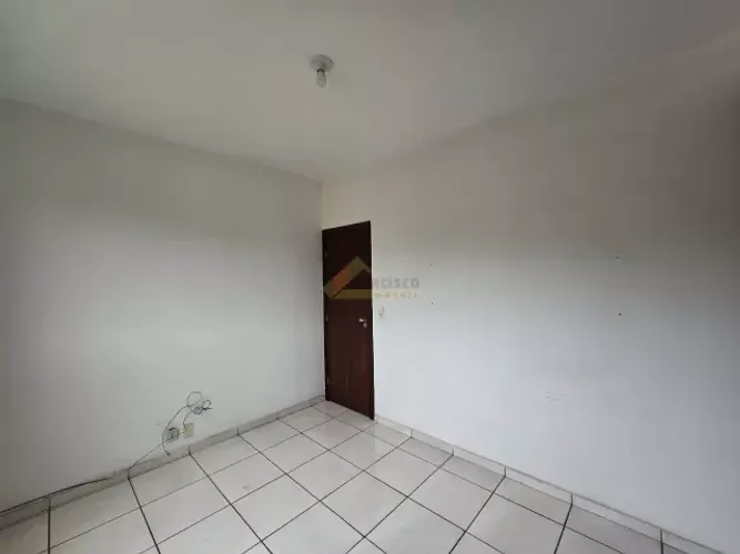 ALUGA-SE OU VENDE-SE APARTAMENTO GRANDE - BAIRRO SÃO JOÃO DE DEUS/DIVINOPOLIS