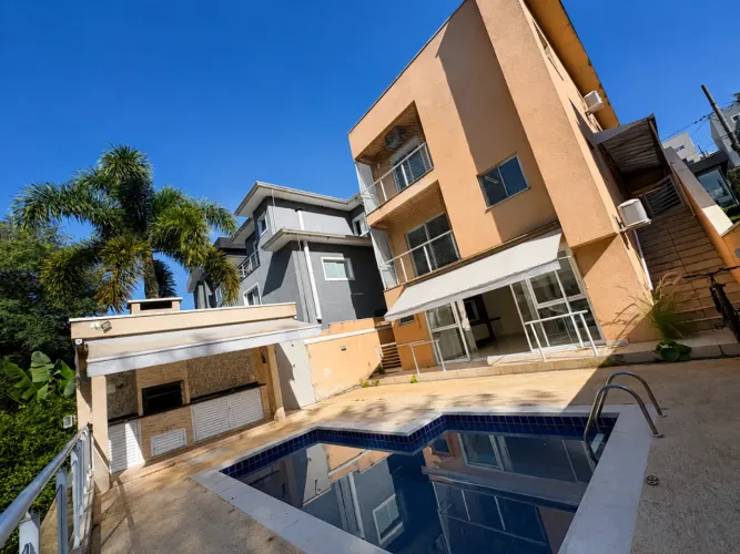 Casa em condomínio para venda com 4 quartos, sendo 3 suítes, 251m²