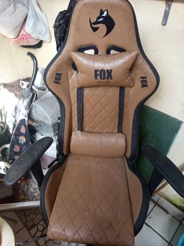 Cadeira de gamer com avaria, precisa de pequeno conserto preço para negociar.