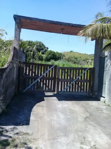 Sítio com 3 casas próximo ao centro de Cabuçu