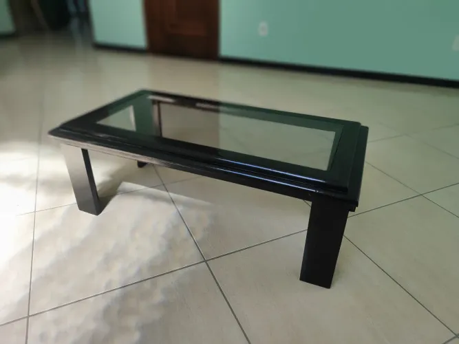 Mesinha de centro com vidro transparente