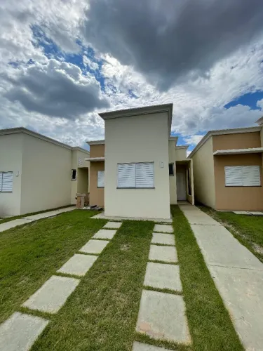 Vende-se Casa com 2/4 no Condomínio Viva Parque em Cuiabá MT 