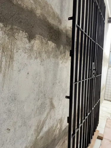Vende se uma linda grade de ferro de ótima qualidade 2.42/1.63