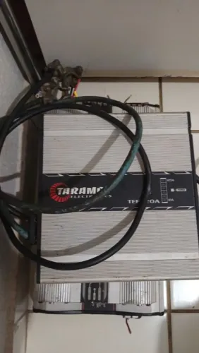 Carregador de bateria automotiva