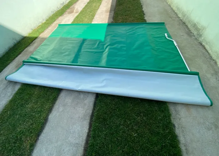 Toldo retrátil verde