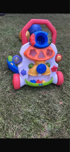 Andador Chicco musical 