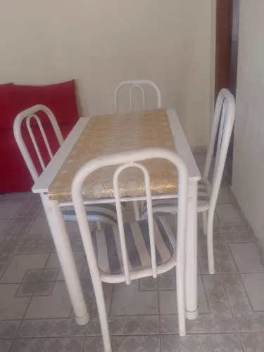 Mesa com 4 cadeiras