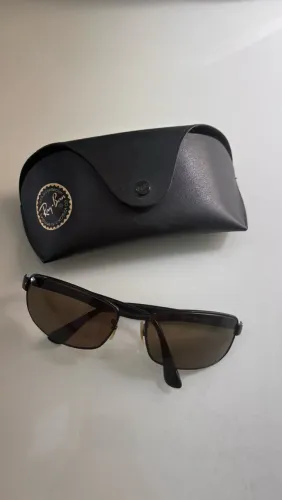 Óculos de sol Ray-Ban modelo RB3478