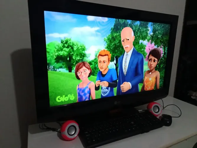 Monitor de Pcs e TV 32 Polegadas Completo Impecável Com Teclado e Mouse