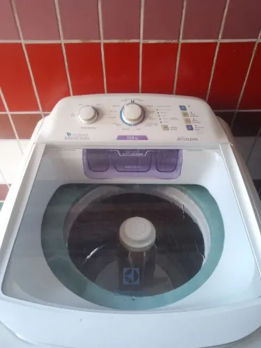 Máquina de lavar roupa Eletrolux turbo 10 e meio volt.220