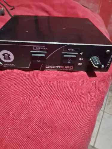 Saída de áudio pra escritório e rádio ?