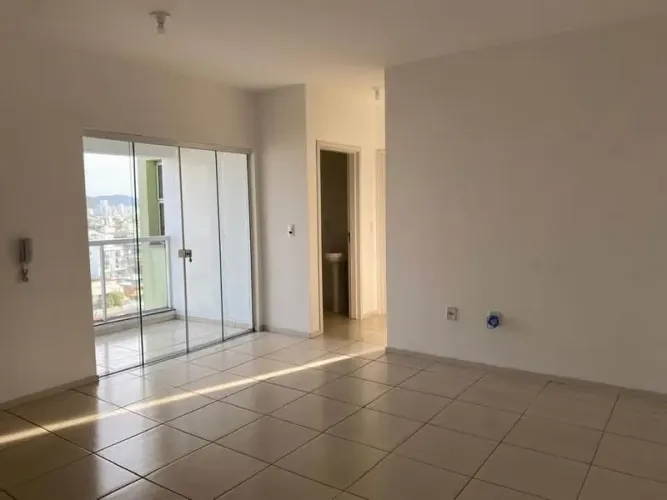 ALUGO APARTAMENTO SEMIMOBILIADO