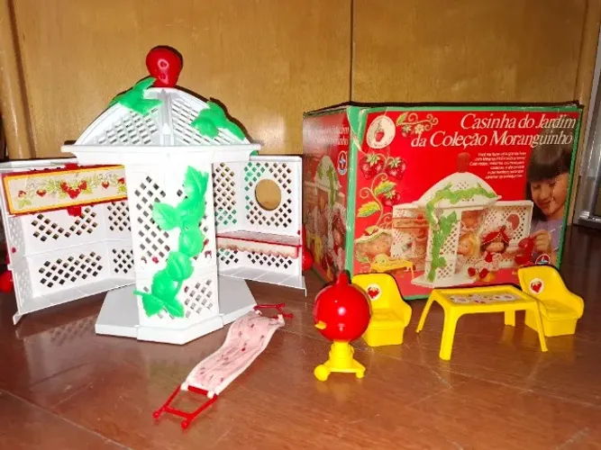 Casinha do Jardim da Coleção Moranguinho da Estrela, original dos anos 80. 