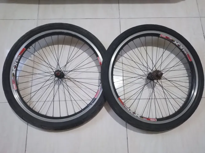 Par de Rodas Aro 26 VZAN Extreme - Completo com Pneus