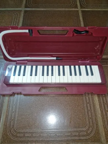 Escaleta Yamaha P-37d - 37 teclas, semi-profissional