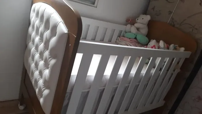 Berço mais cômoda de 4 gavetas