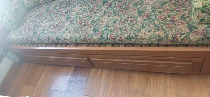 Sofa cama madeira maciça com duas gavetas