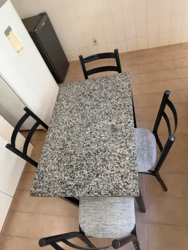 Jogo de Mesa com 4 cadeiras