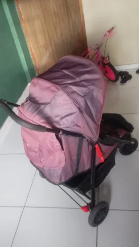 Vendo carinho de bebê é uma bicicleta 