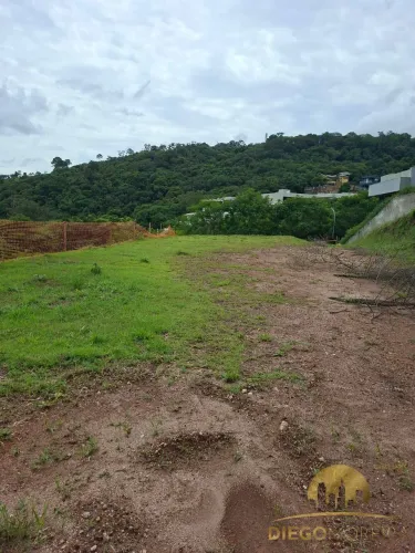 Terreno à Venda em Condomínio Fechado em Atibaia