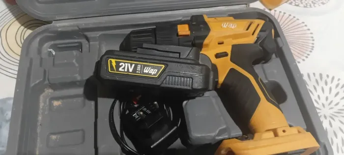 Furadeira e parafusadeira 20 v