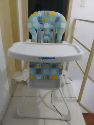 Venda de cadeira de alimentação semi nova para menino. Retirar no Cic