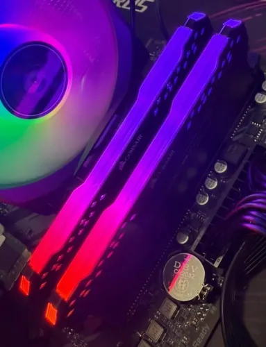Kit Memória DDR4 16gb(2X8gb) 3200MHZ Corsair Vengeance RGB- Loja física