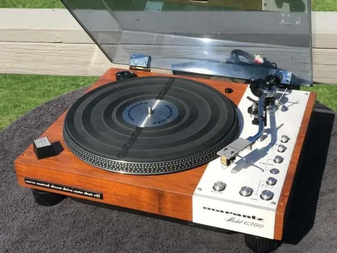 C.ompro toca disco de vinil 