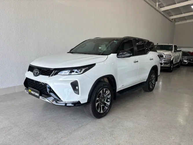 Toyota Hilux SW4 Diamond 2.8 TB 4X4 Die. Aut. 2025