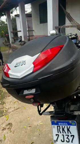 Baú GIVI 36 L em bom estado de conservação