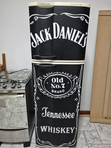 Geladeira Electrolux Adesivada Jack Daniel's