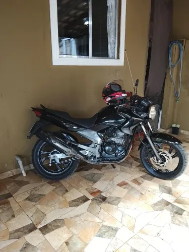 Vendo fazer 250 2010,moto muito conservada,motor zero,pneus novos,moto toda revisada.