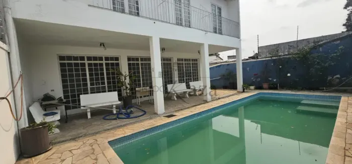 Casa Comercial Residencial em Jacareí