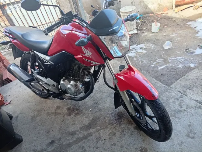 Moto semi-novo