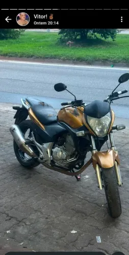Vendo uma moto cb 300 R ,