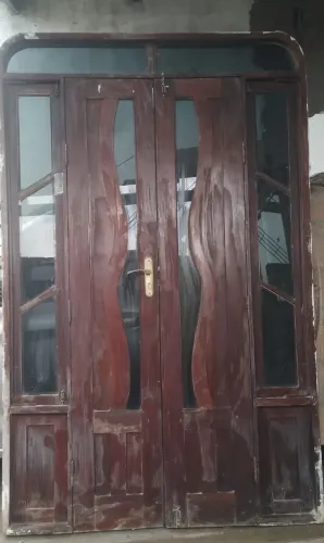 Vendo se uma porta é duas esteiras de massaranduba!