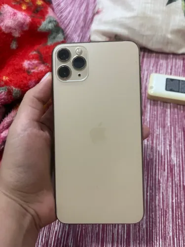 iPhone 11 Pro Max dourado