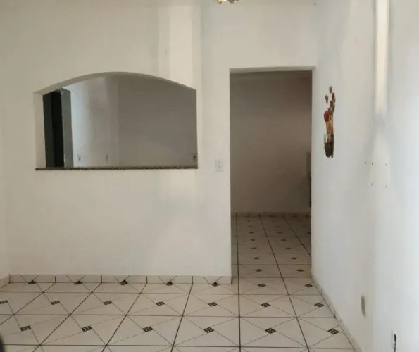 Alugo casa 4 cômodos 