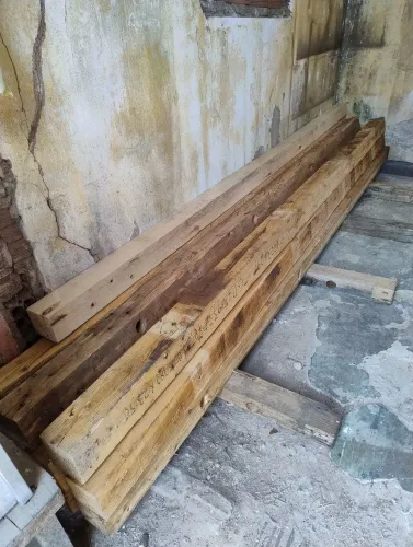 Linha de pinus de 3mts por 10cmx10cm 
