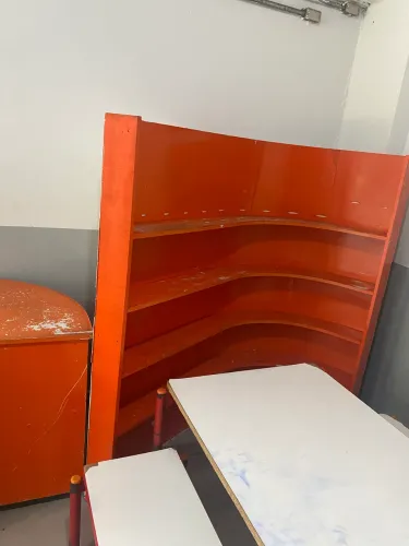 Vendo conjunto de Balcão e Prateleiras de cantina/lanchonete