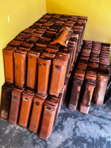 Vendo telha por 0,50 centavos a unidade tem 1 milheiro