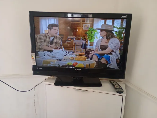 Tv 32P LCD funciona tudo