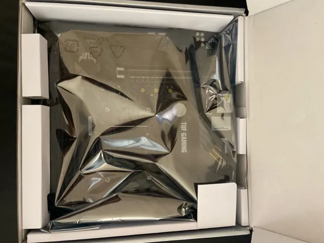 Placa mãe asus tuf Gaming B550m-plus ddr4 nova nunca foi usada 