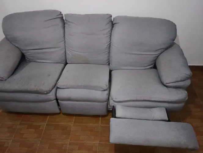 Vendo sofá retrátil ambos os lados sem nenhum defeito perfeito está sujo não manchado