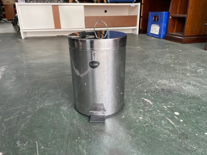 Lixeira Redonda com Pedal em Aço Inox e Plástico 5 Litros