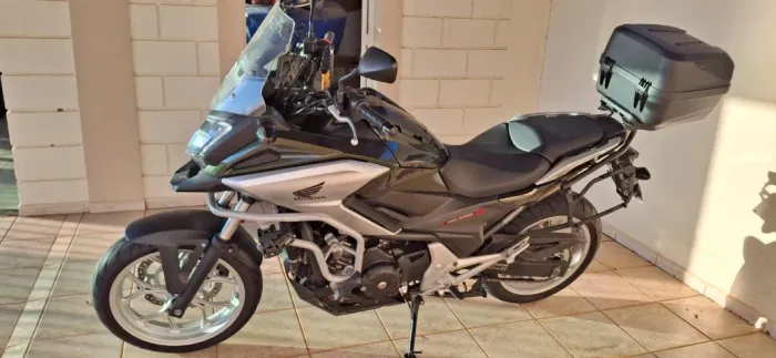 Moto de único dono e excelente para passeios, viagens e até para cidade