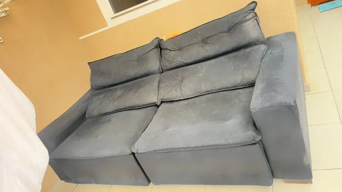 Um sofa retratil bom estado !motivo de  venda comprei outro menor!!