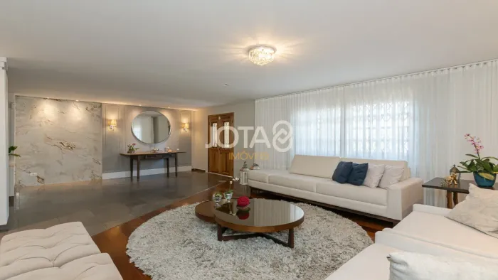 CASA COMERCIAL NO BAIRRO MERCÊS COM AMPLO JARDIM Casa Comercial No Bairro Mercês Com Amplo